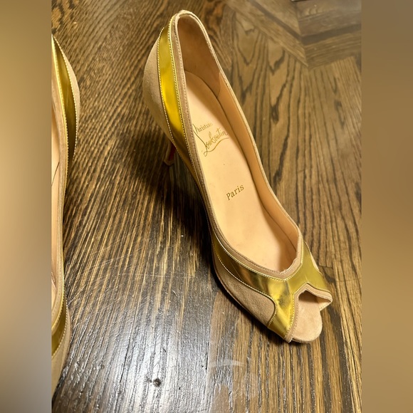 Red Bottoms. Tan Suede Peep Toe Pumps With Gold Accents fit like size 8. - Picture 4 of 12